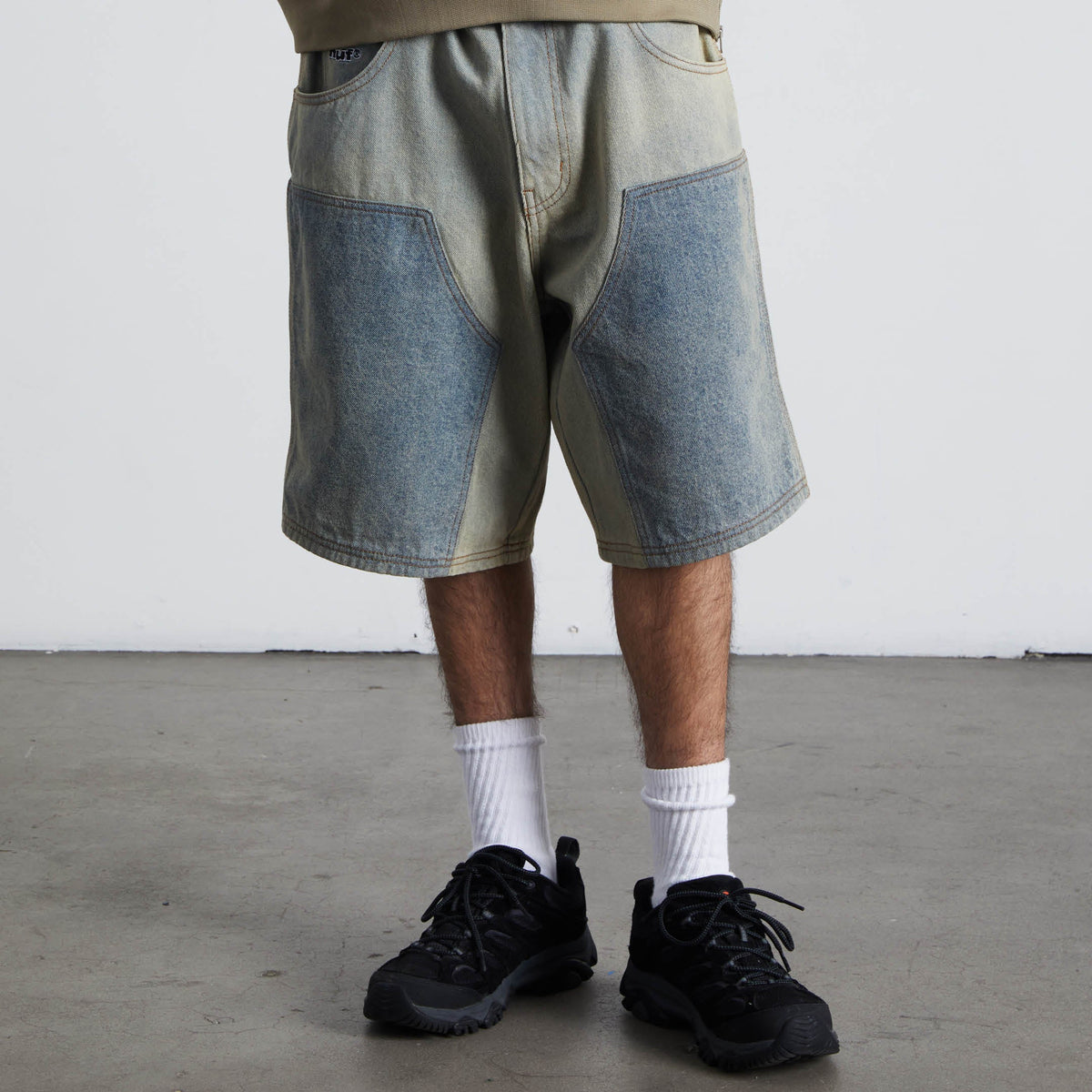Kinda Loose Double-Knee Short